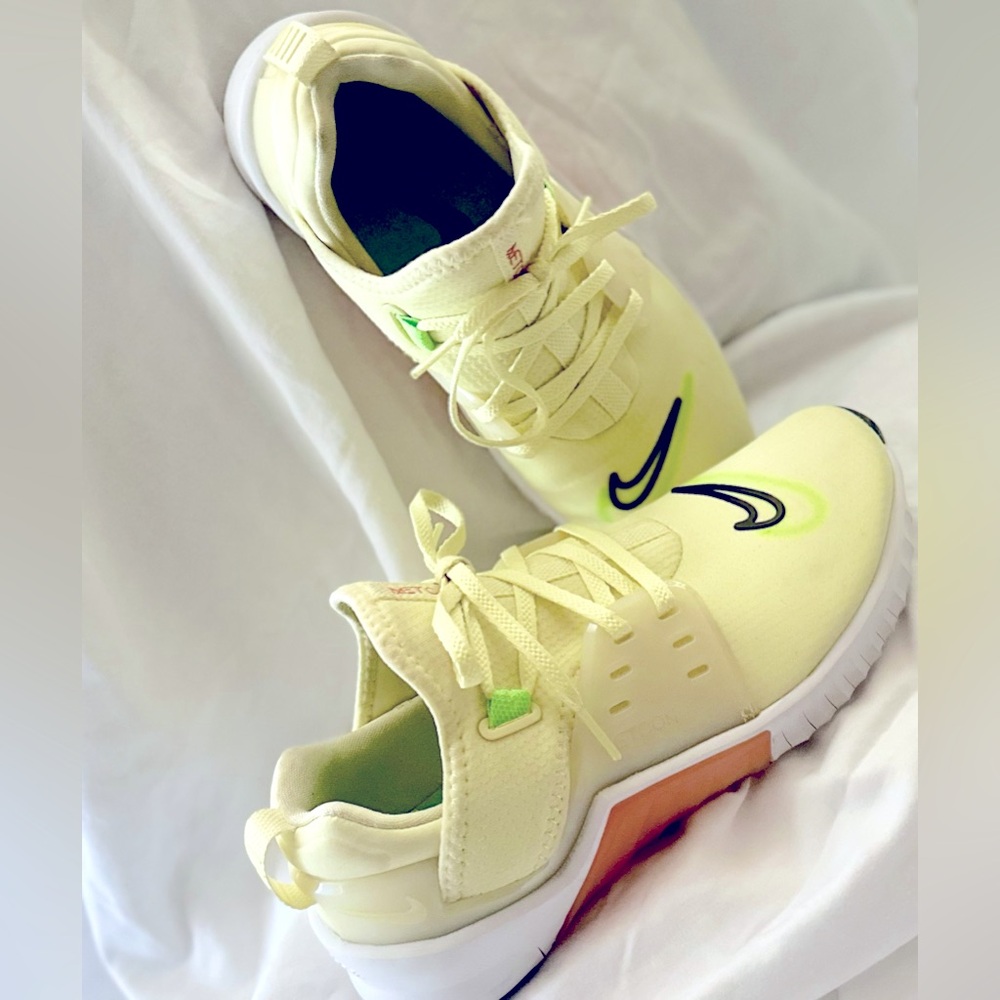Nike Women's Free Metcon Amp Luminous Green
